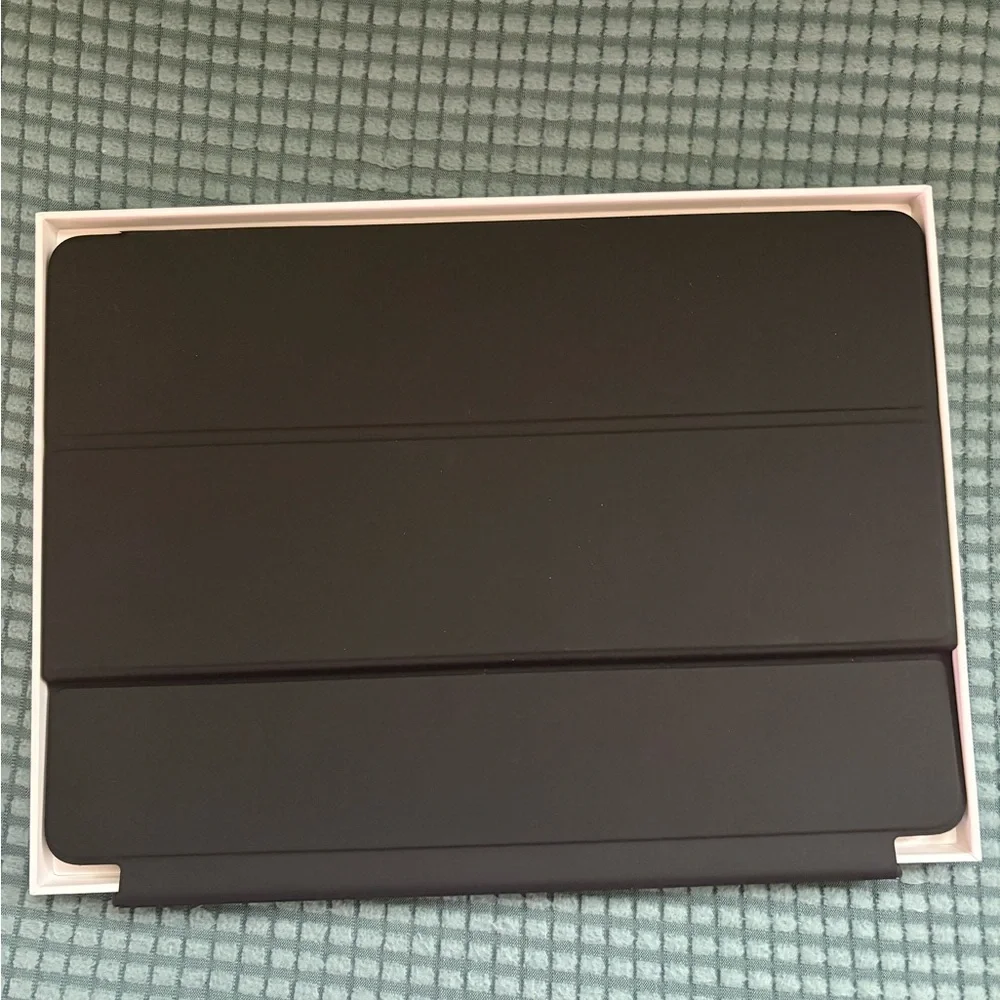 Apple Smart Keyboard Folio in Black